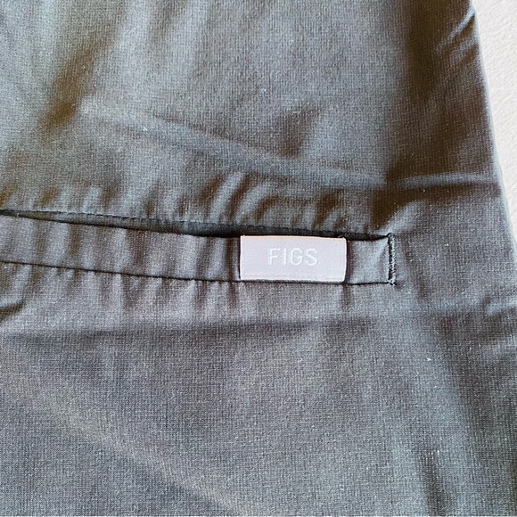 FIGS Technical Collection Casma 3-Pocket Scrub Top Short Women’s Black XS - Picture 7 of 9